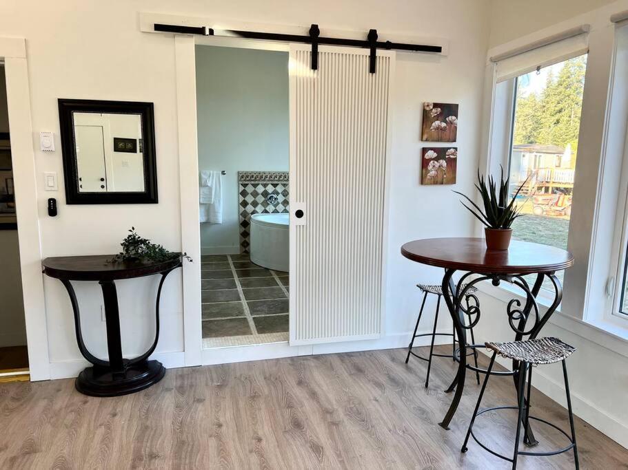 Country Home, Sleeps 6 Pets Friendly Port Alberni Exterior photo