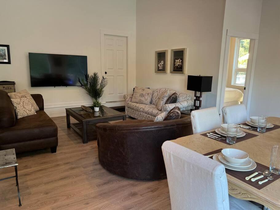 Country Home, Sleeps 6 Pets Friendly Port Alberni Exterior photo