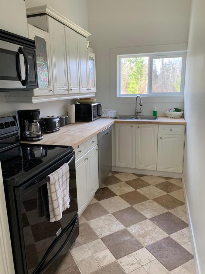 Country Home, Sleeps 6 Pets Friendly Port Alberni Exterior photo